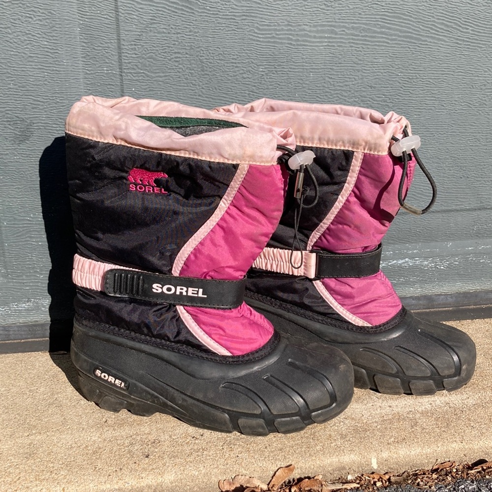 Sorel snow boots kids size 5 pink good condition